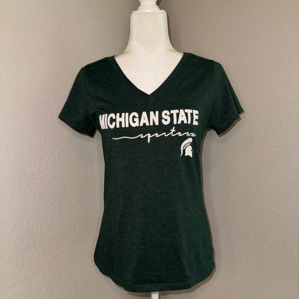 Captivating Apparel Michigan State Spartans MSU Green V-Neck Fitted T-Shirt Sz M